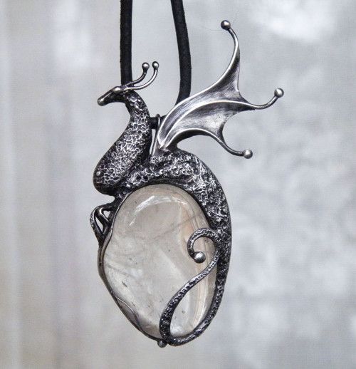 Neisdhal...strážce osudu...(křišťál)