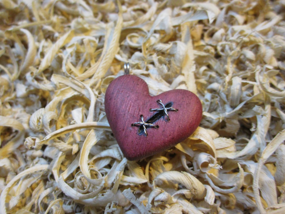 zašívané srdíčko - amarant