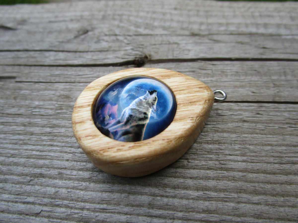 jasanový přívěsek s vlkem