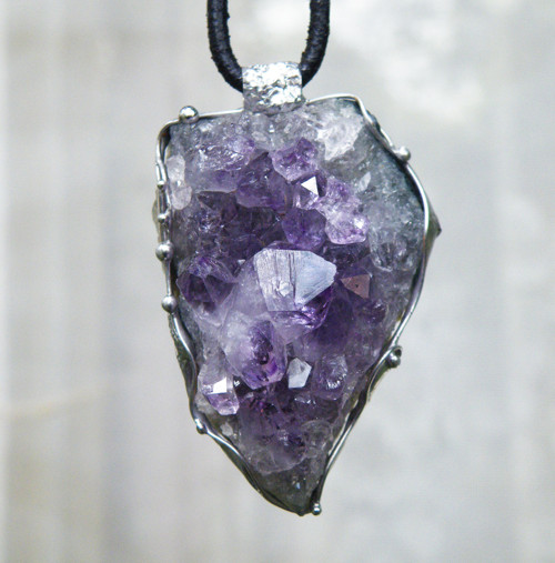 Kouzelné krystaly...(ametyst drůza)