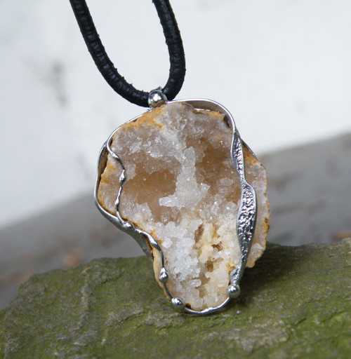 Ledová jeskyně...(sněhový křišťál)