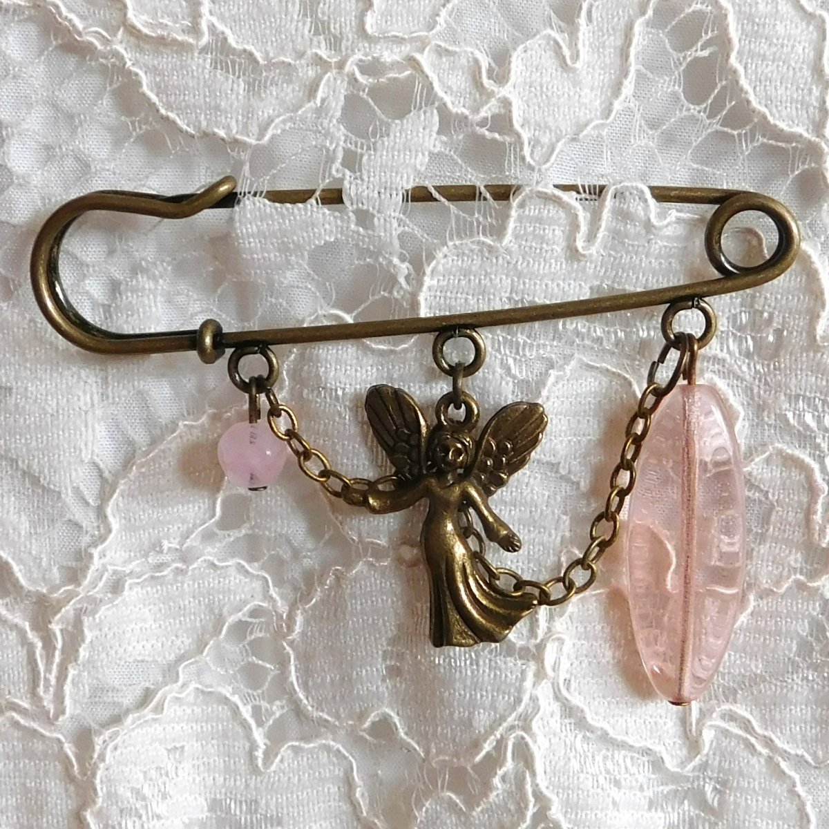 Ozdobný spínací špendlík, andílek