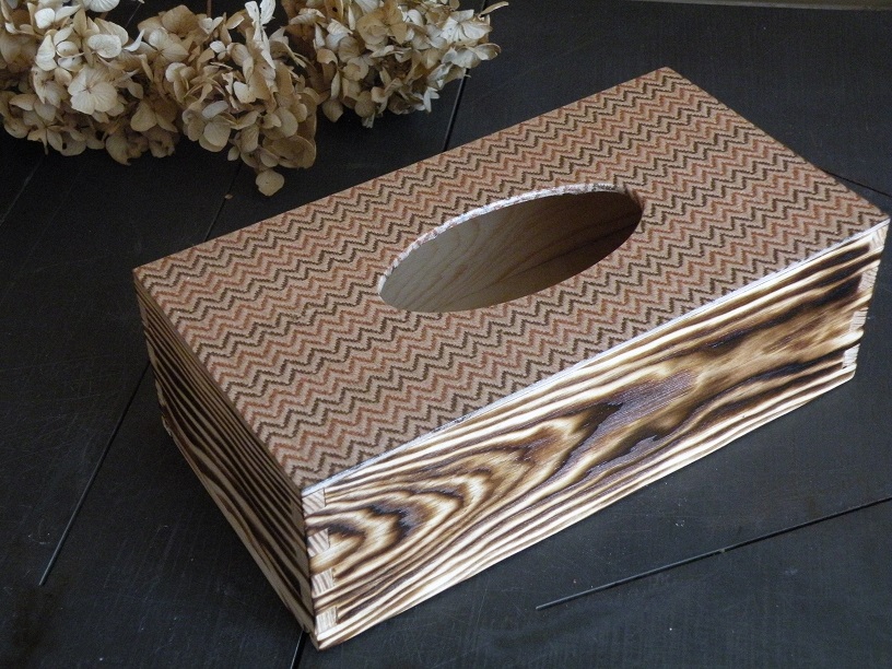 Krabička na kapesníky - krása dřeva jemné vzory