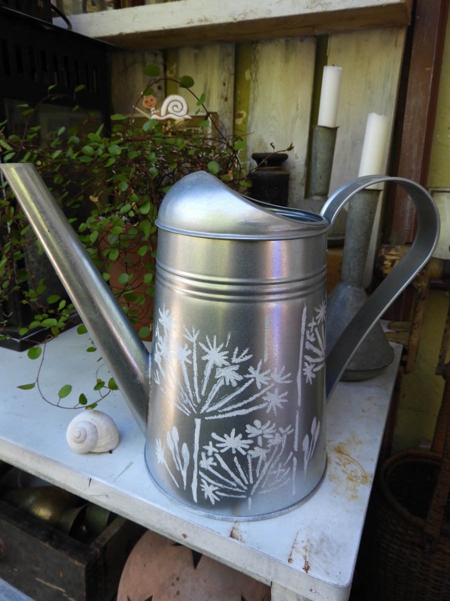 Plechová konvička -  květenství