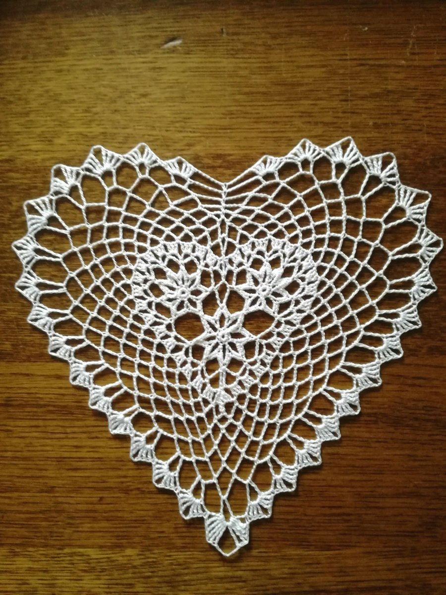 Krajka SRDCE do kruhu 28 cm - bez kruhu 