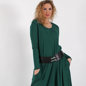 Zelené šaty se zvonovou sukní