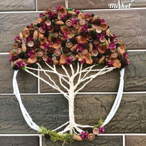 Strom života - panel na zdi.