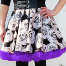 FuFu sukně s černými růžemi a fialovou spodničkou