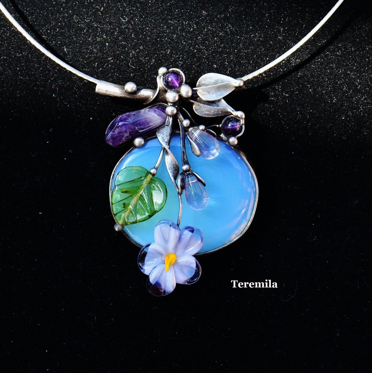 Fialka - opalit, vinutá perla 