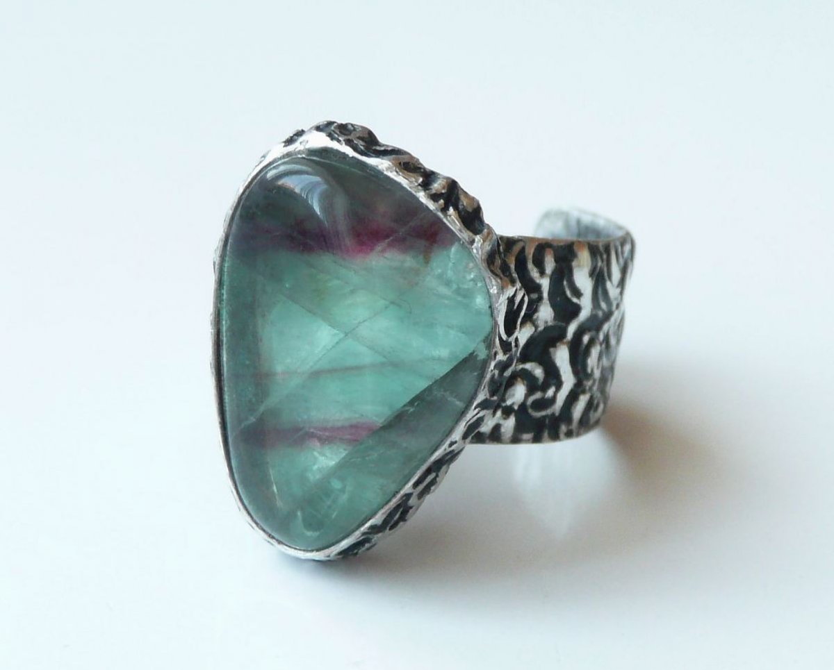 Hedvábně zelený .. ( fluorit )