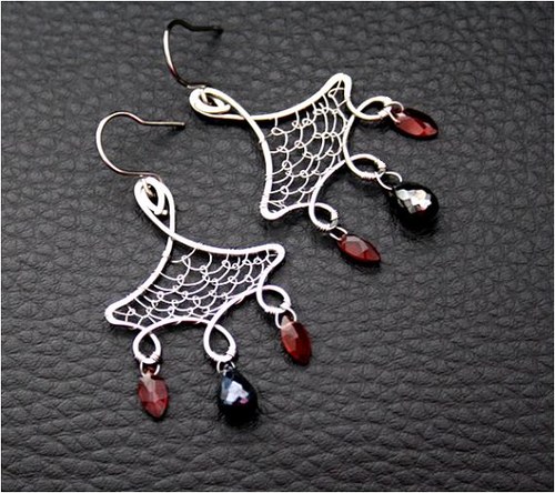 Náušnice- KRAJKA- GRANÁT+SPINEL-tepané-hypoalergen