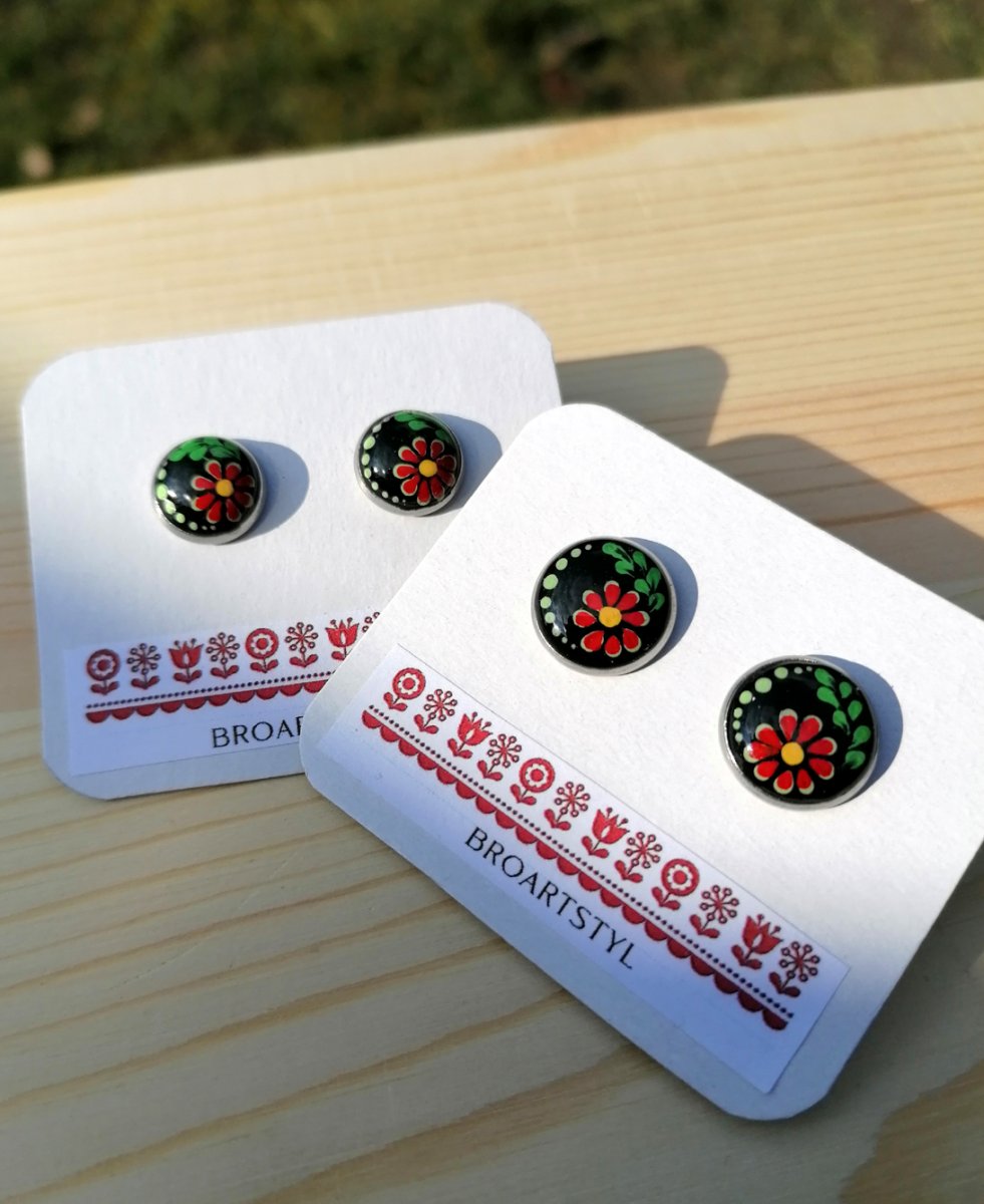 Puzetky folklorní černá