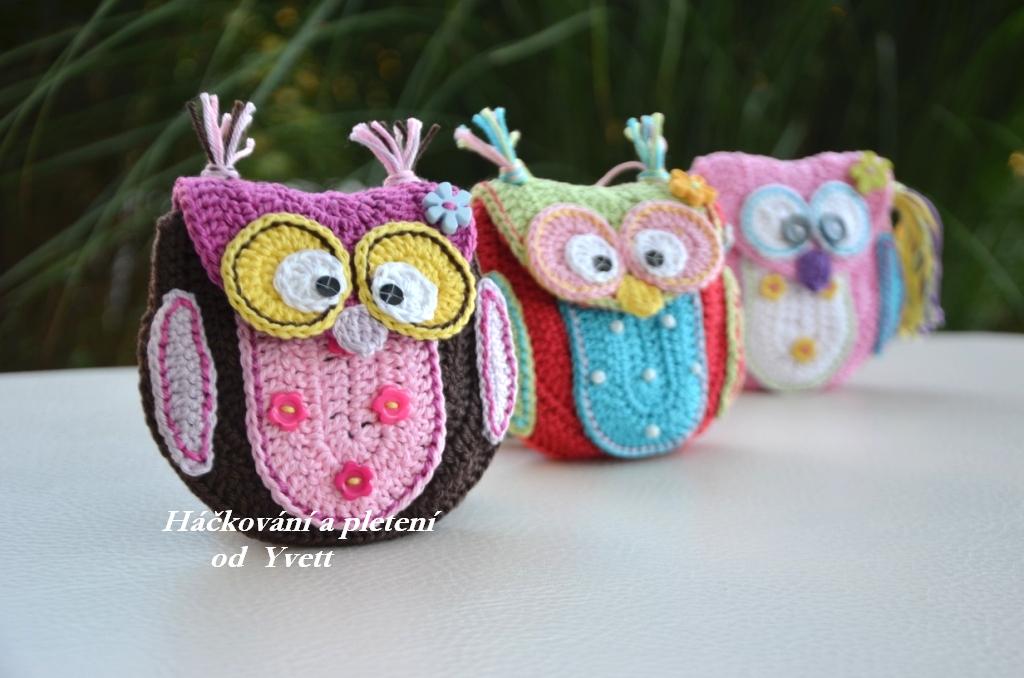 Sovičková peněženka nebo klíčenka.