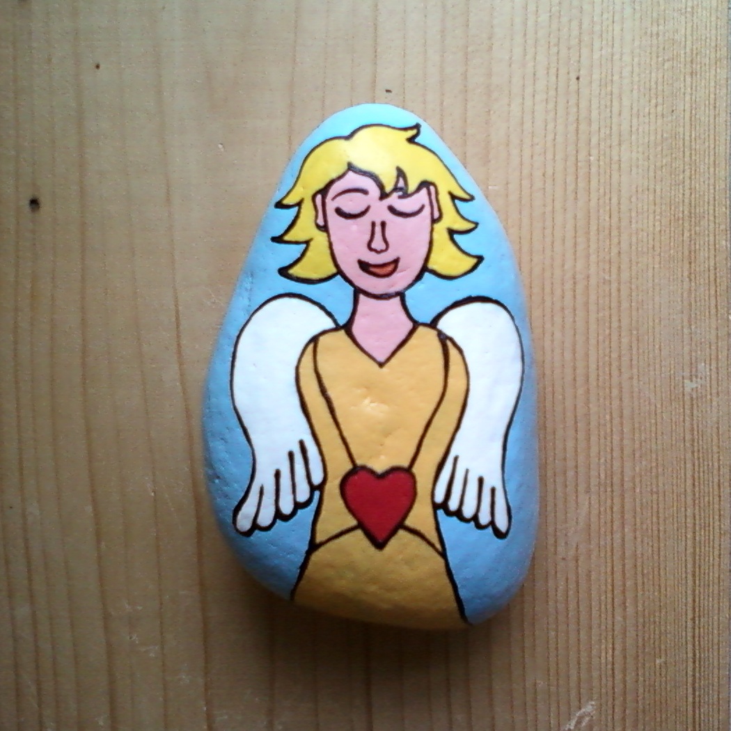 Malovaný kámen - Andělka se srdíčkem.
