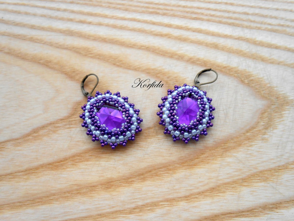 Náušnice šité fialové s bílou (600/16)