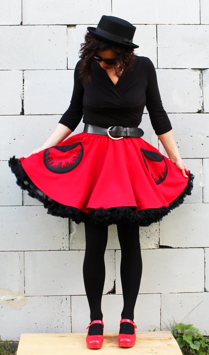 FuFu sukně červená s kapsami a s černou spodničkou