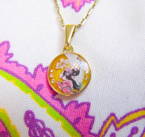 Přívěšek Geisha, pozlac. se zirkony, 11mm