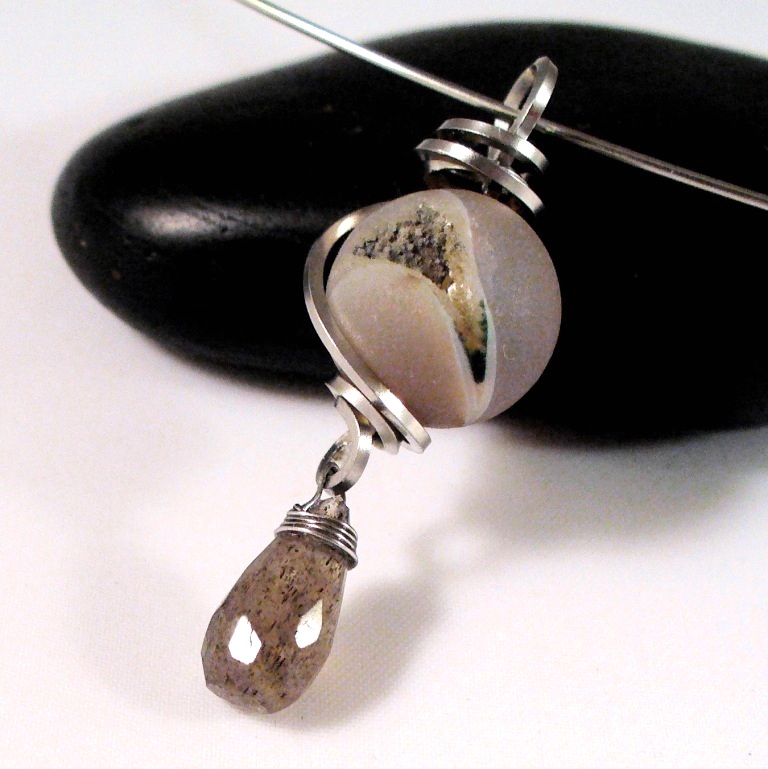 NÁHRDELNÍK Myší kožíšek