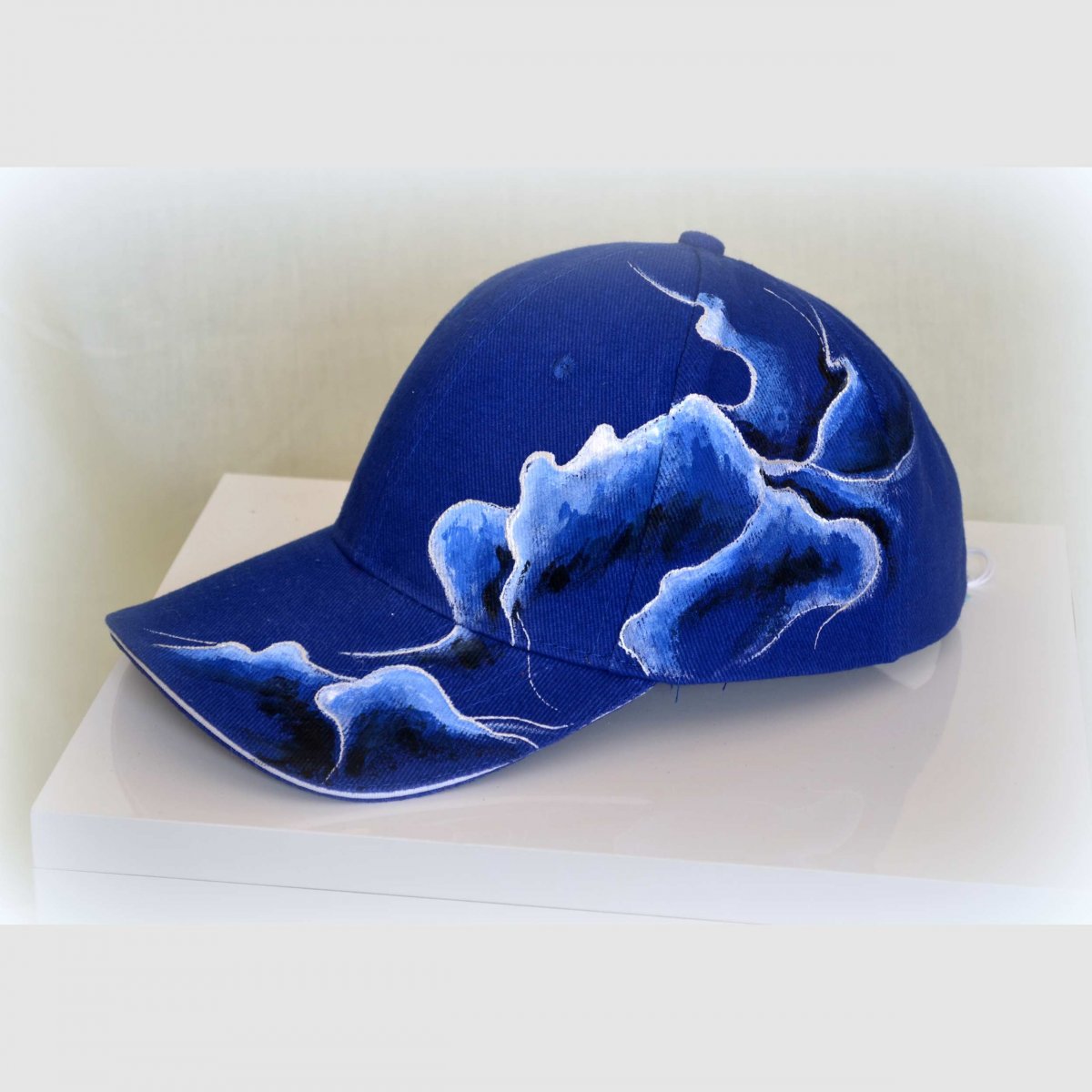 H00033 kšiltovka s abstraktním vzorem