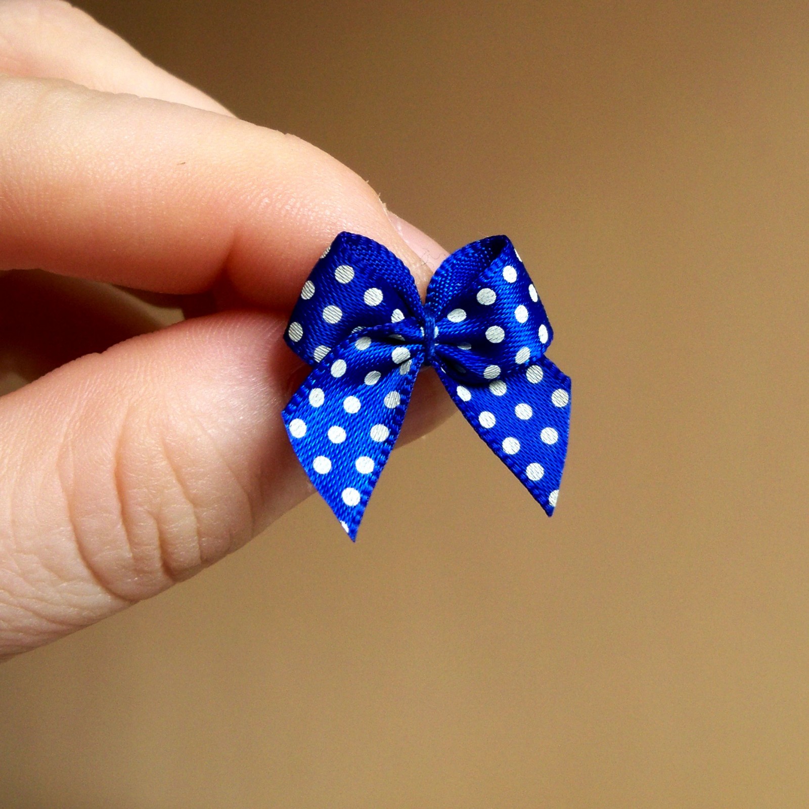 Veselé mašličky - náušnice puntík H7