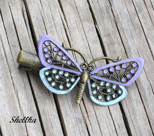 Filigránový motýlek-sponka.