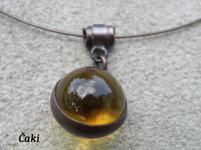 Barevné kouličky v mědi