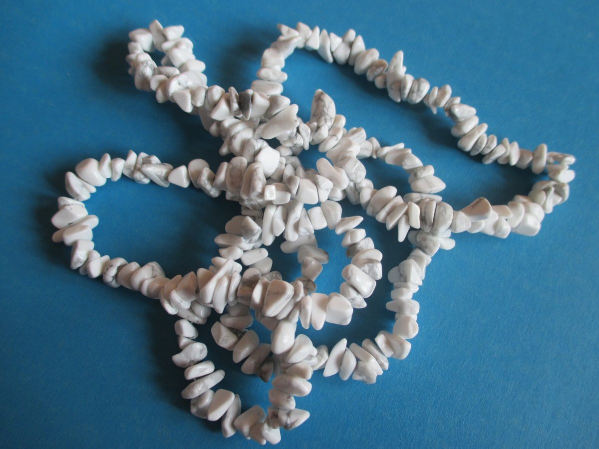 Bílý howlit - magnezit - 90 cm