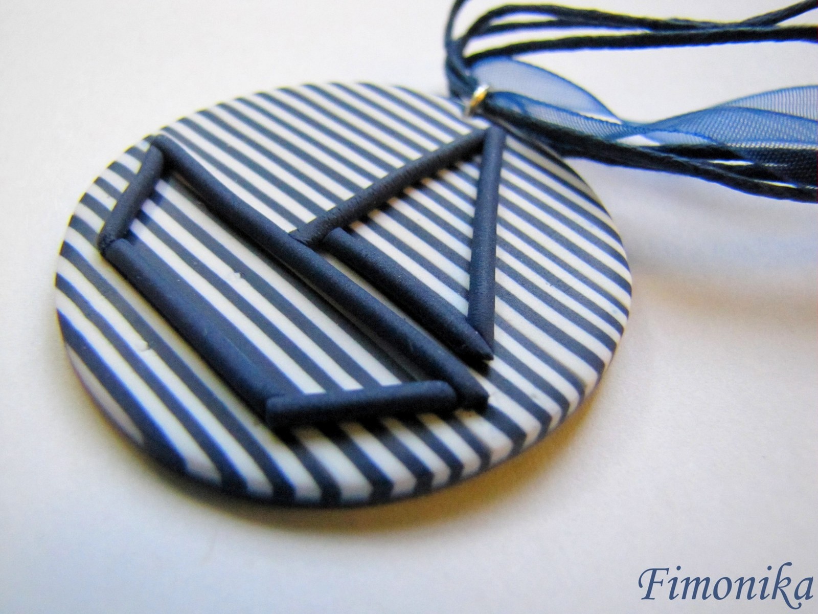 Proužkovaná lodička