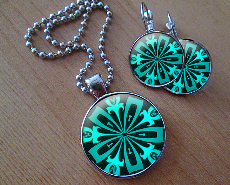 Sada náušniček a přívěsku 