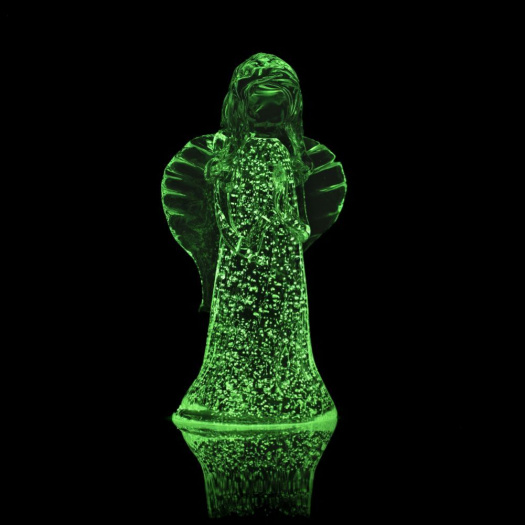 Skleněný anděl s fluorescenčním pigmentem 12cm