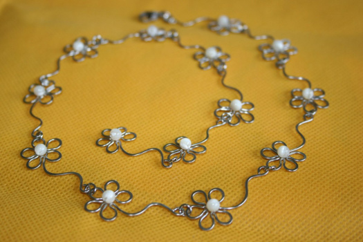 Náhrdelník - květy - chirurgická ocel - perleť55cm