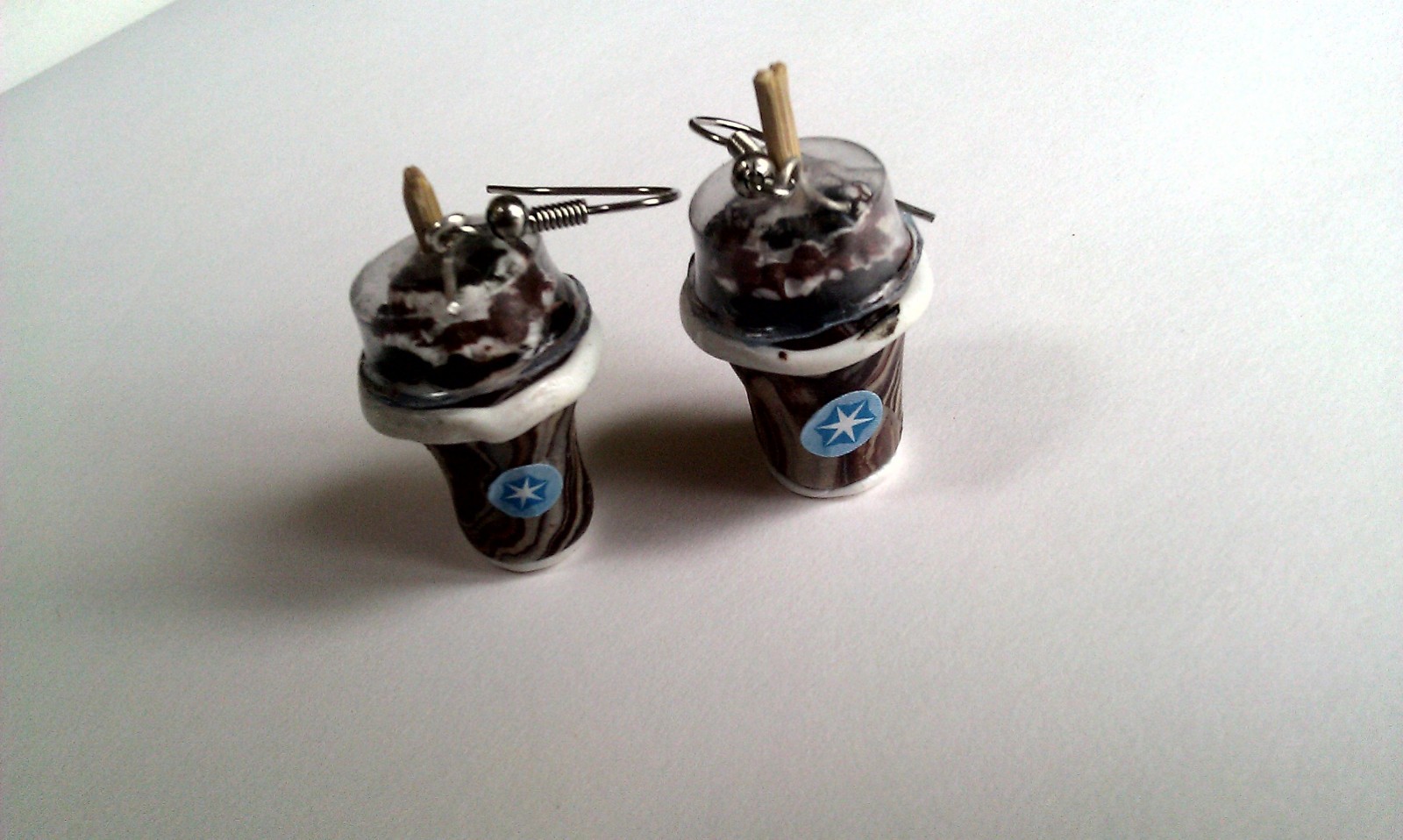 čokozmrzlina v kelímku