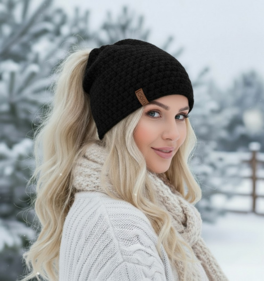 Háčkovaný kulich s otvorem na culík