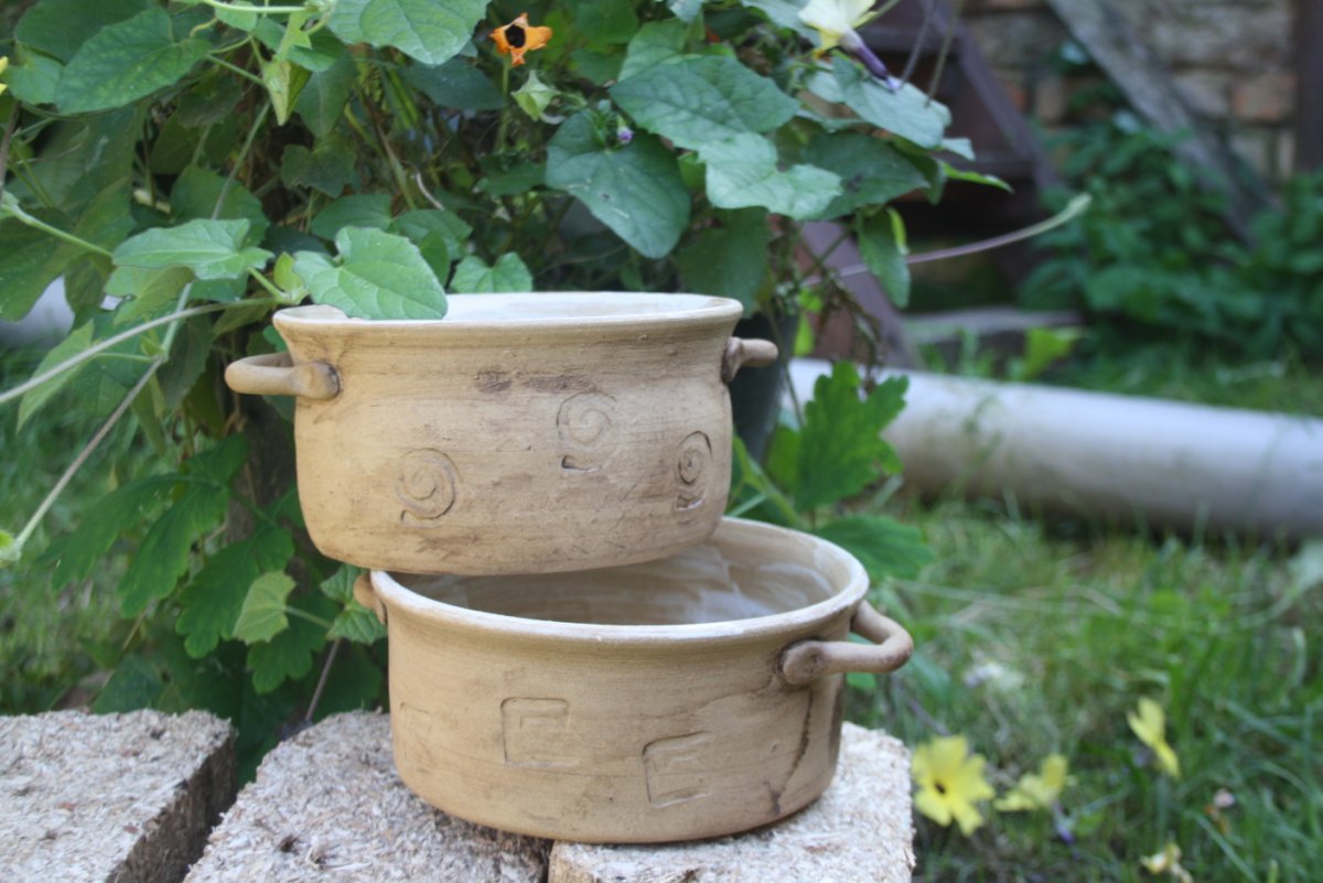 květináče s oušky