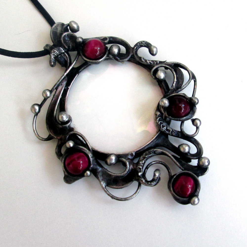 Secesní-optická čočka