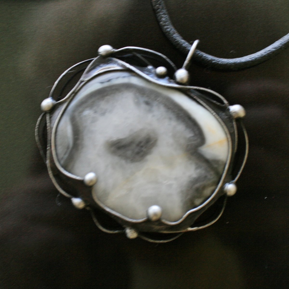 Z hlubin - jaspis mušlový