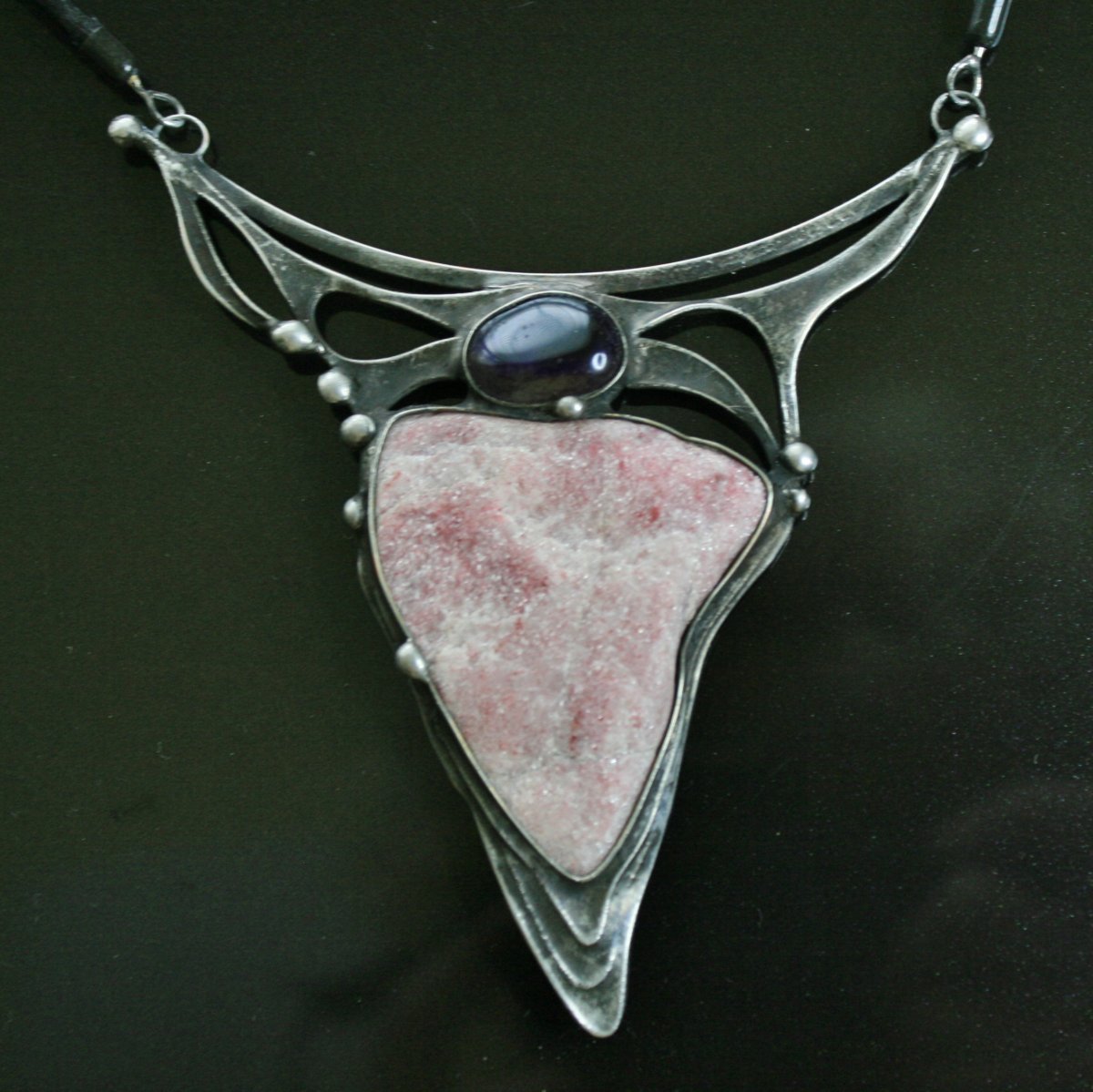 Velký náhrdelník - Thulit (Norsko)  