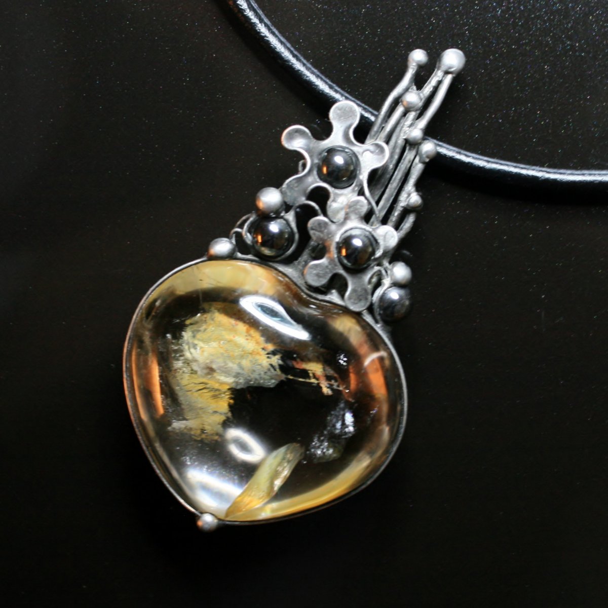 Hluboko v srdci - záhněda