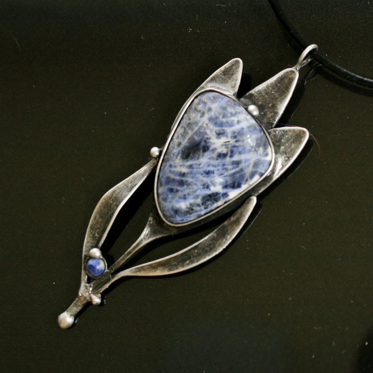 Modrý tulipán (sodalit)