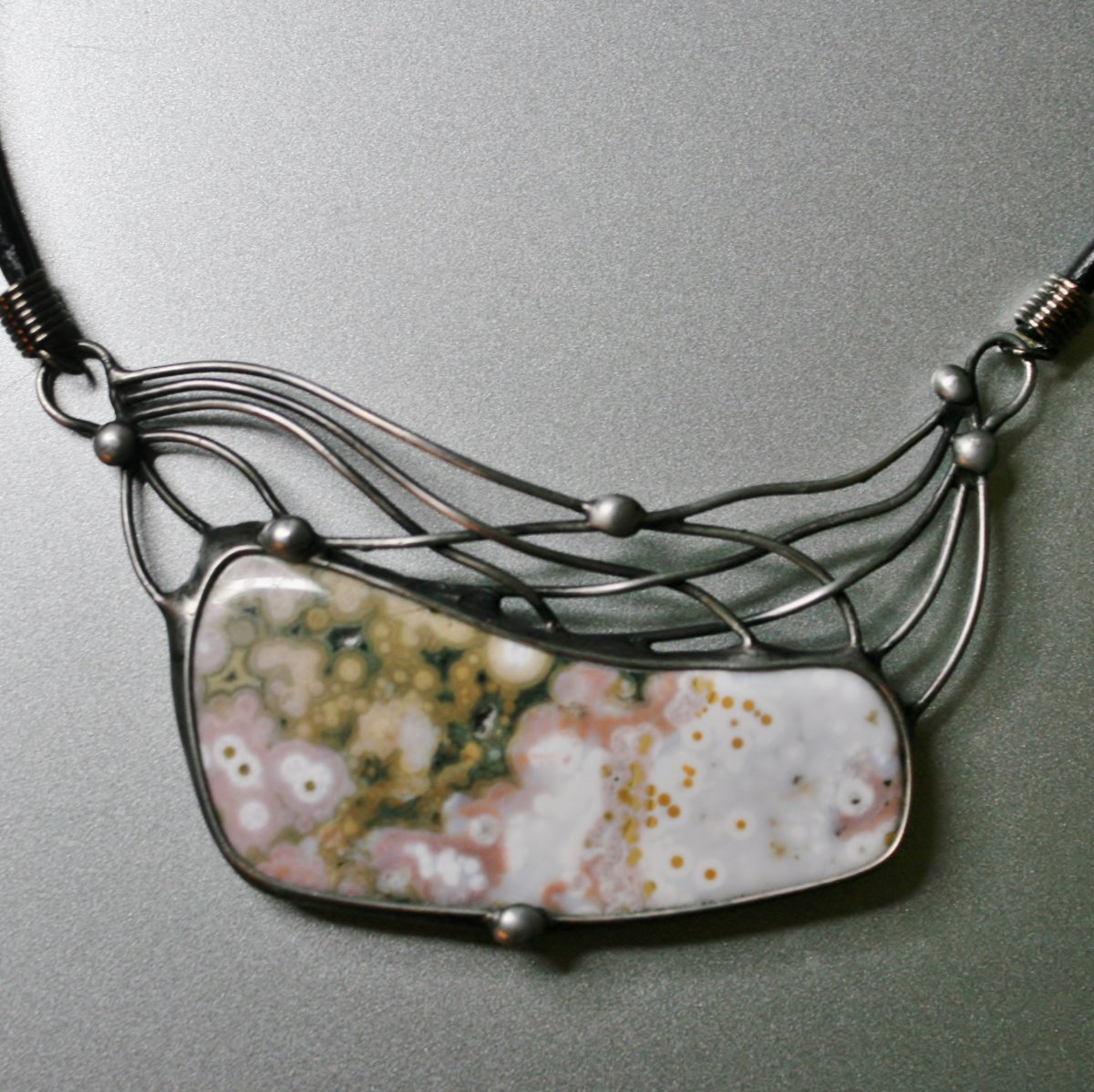  Kamenná krajka - achát krajkový