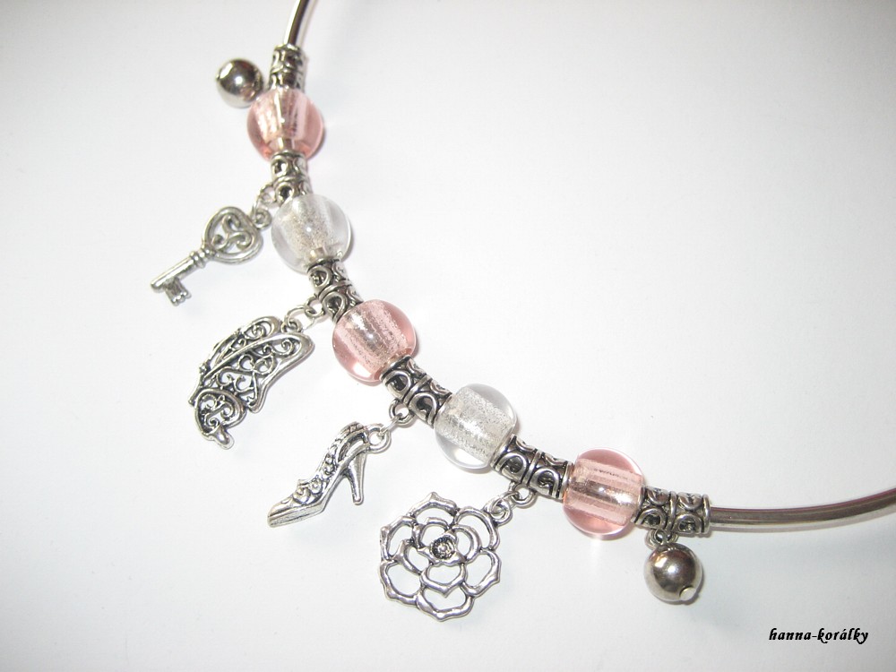 Náhrdelník - obruč s korálky s velkým průvlekem