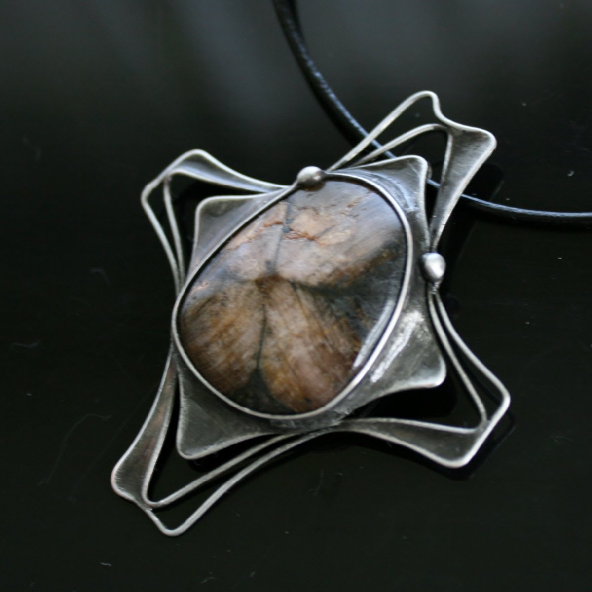 Rozkvetlo nám kamení - jaspis picasso, korál