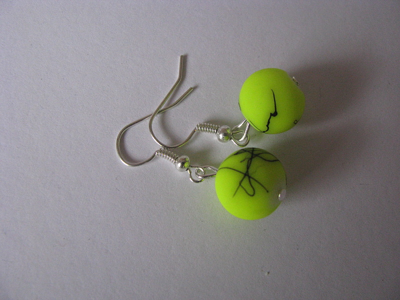 žluté malé  kuličky