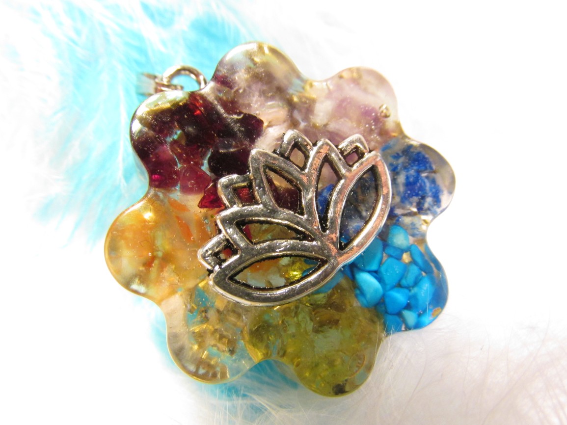 Orgonit - Přívěsek - Lotosový květ + Čakry II