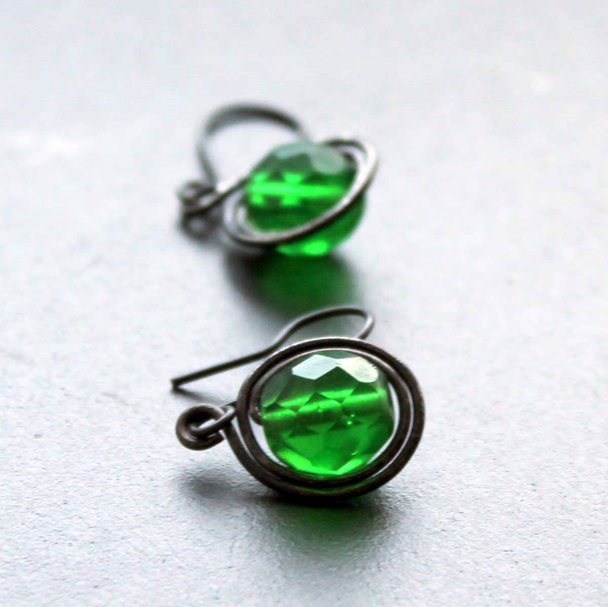 Náušnice tmavě zelené matné ohňovky