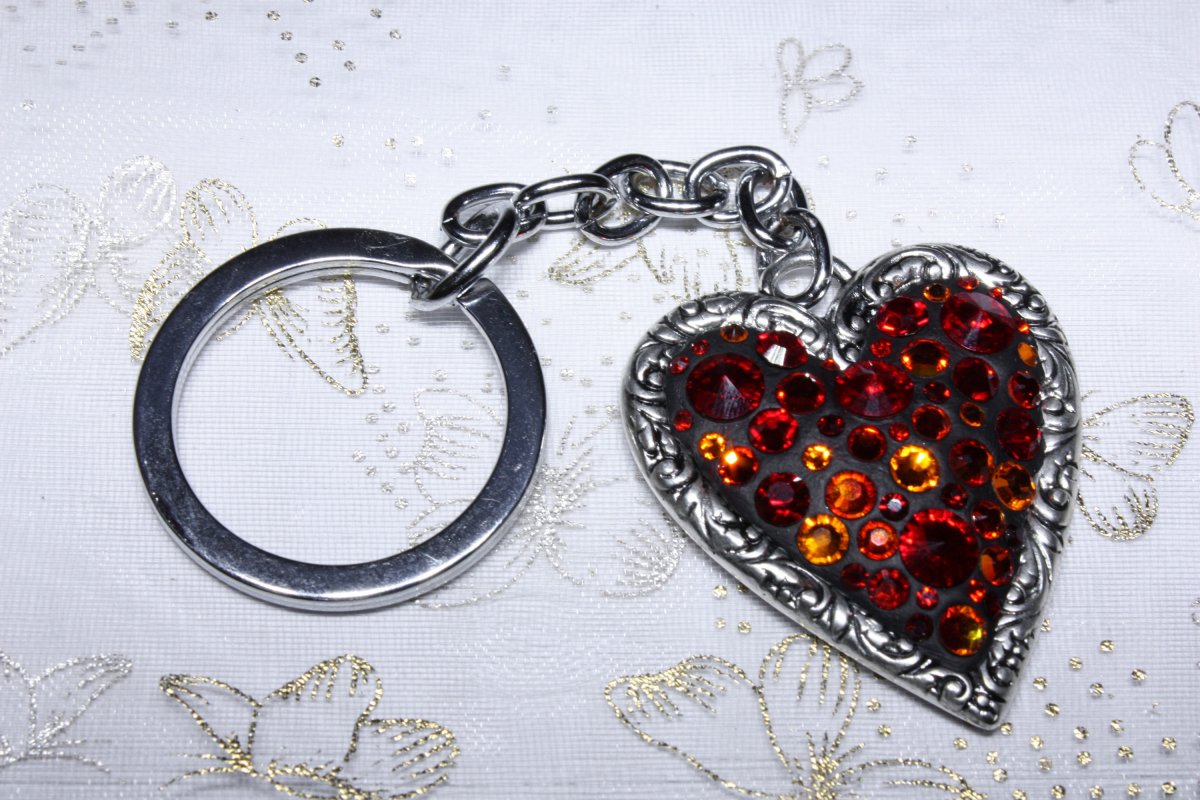 Přívěsek na kabelku/klíče Černo-červené srdce