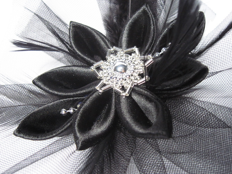 Černá spona/fascinátor