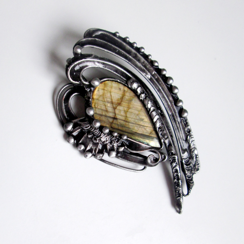 Labradoritové křídlo