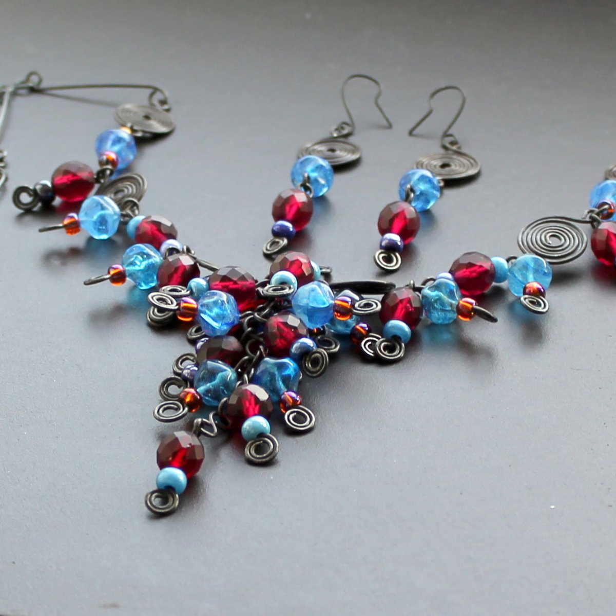 Modrá a rubínová v hroznu