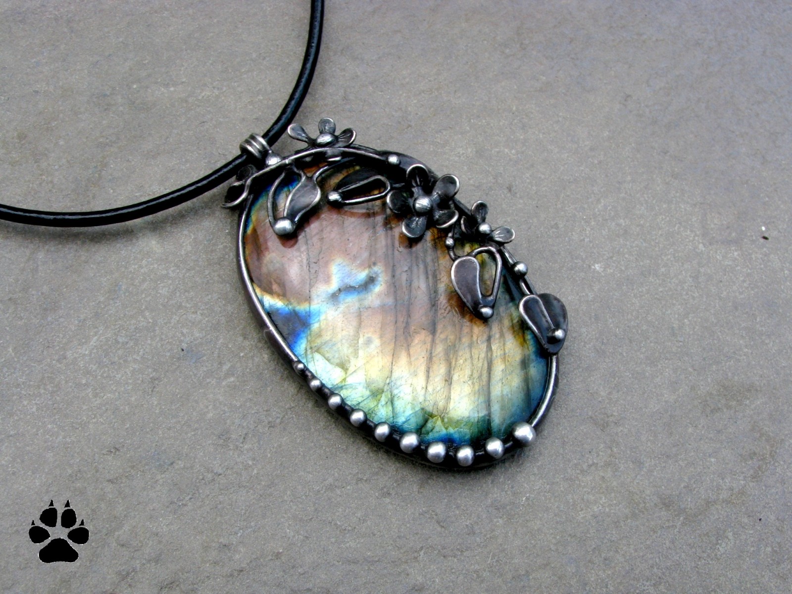 Kouzelná zahrada-labradorit